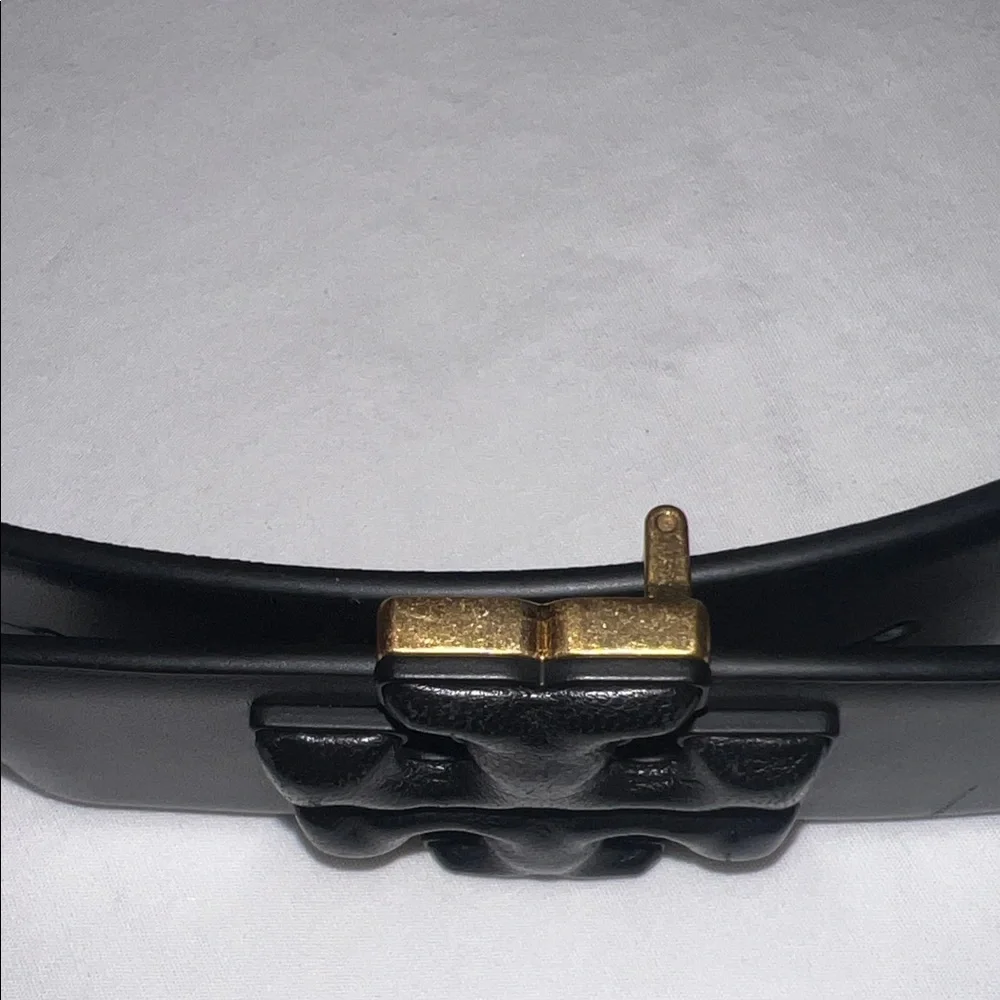 Tory Burch ] Eleanor Black Leather Belt ] Raised Leather Logo Buckle